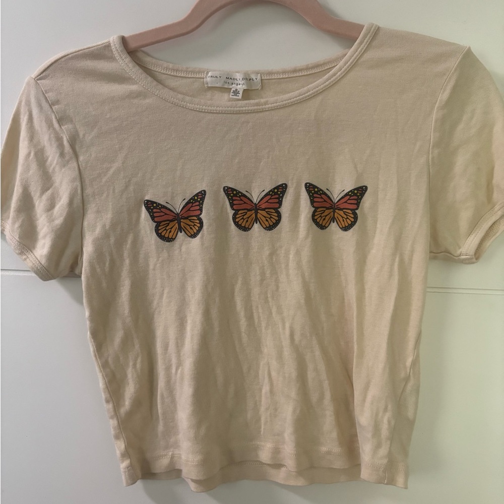 UO Beige Butterfly Tee - As Seen In Terrifier 3 on Lauren LaVera